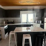 Little Paradis فيلة